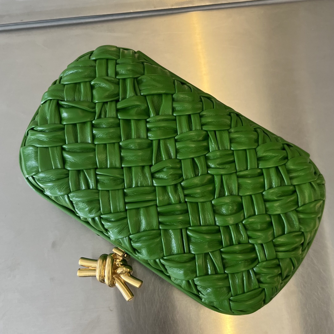 Knot Padded Intreccio Leather Clutch Green Bombou